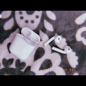 Gen 1 Apple Airpods